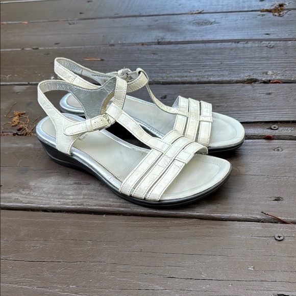 Ecco white comfortable sandals size 39 - Picture 1 of 4